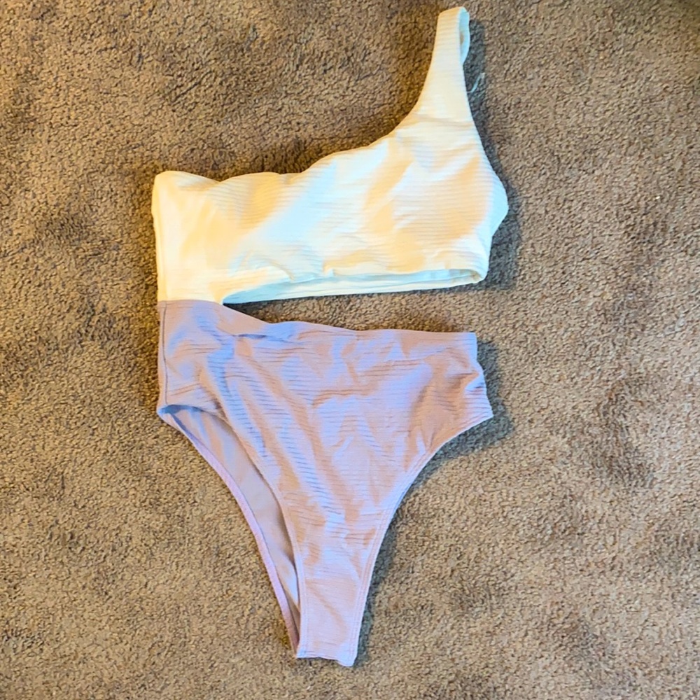 Cute one-piece one shoulder bathing suit